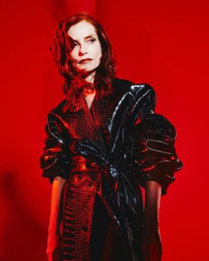 Isabelle Huppert Instagram - #tb @ellejapan 🇯🇵

📷 @dannykasirye 
@jonathan_huguet @morgane_martini @rudymartins @julievillanovanails