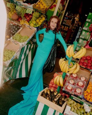 Isabelle Huppert Instagram - @theststyle @balenciaga @demna 
🌺 Thank you
@stylelaura
@wardivanrafik
@verityparker
@rudymartins 
@morgane_martini
@brendaabrial 
@jpps.creative.productions