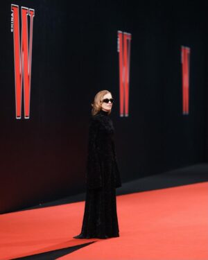 Isabelle Huppert Instagram - @WMagChina Annual Gala in Shanghai 🌹