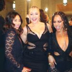 Iskra Lawrence Instagram - What’s for dinner? I’m serving. 😉🖤✨ Wearing @patbo for the @patbo show✨ . . .🏷️ #modeling #glam #midsizemodel #glam #hollywoodglam #eventglam #eventmakeup #luxurybeauty #blackdress #holidaystyle #holidayoutfits #holidaydress #partydress #midsizestyle #midsizefashion #midsizegals #size12 #patbo Texas
