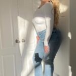 Iskra Lawrence Instagram - what do we think? I’m blown away by the fit and fabric of the new @goodamerican always fits denim {ad}🤯 I’m wearing size 14-18 so even if I flucate (which is totally normal and ok) these jeans are gonna work with my changing body not against it. I have been mourning a lot of my old cute clothes not fitting so I’m excited to have these as a reminder it’s ok if you gain weight (or lose weight) your body is your home and it’s so much more than just a size or label 💕 . . . 🏷️ #goodamerican #goodamericanpartner #alwaysfitsjeans #ad #curvydenim #midsize #midsizegal #midsizestyle #midsizefashion