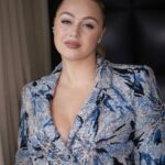 Iskra Lawrence Instagram - ✨ISKRA ✨ #NYFW w/ @iskra attending the @nyfw x @badgleymischka show makeup & photos @veronicagaona @bioeffectofficial imprinting eye mask @111skin black diamond cream @lancomeofficial le stylo waterproof long lasting eyeliner in black hypnose 5 color eyeshadow palette in french nude monsieur big waterproof mascara in black idol liner in glossy black l’absolu rouge drama matte lipstick in 510 @armanibeauty luminous silk concealers in 5.5 & 5.75 luminous silk glow powders in 2 & 5.5 luminous glow blush in 11 & 51 @westmanatelier baby cheeks cream blush stick in mimi face trace cream contour stick in biscuit @darkswanofdenmark secret 01 class in short mix 8 & 10mm #iskralawrence #veronicagaona #makeupartist #nyc Manhattan, New York