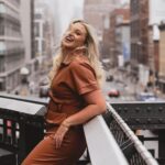 Iskra Lawrence Instagram - feels good to be back NYC🍎 Shooting @hutch_design with @madisonlanephoto Makeup by @veronicagaona Thank you @ebeggins for a wonderful day love working with you🥰 . . . . #midsize #midsizestyle #midsizefashion #fordmodels #nyc #springfashion #springoutfit #springstyle #springdress