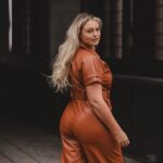 Iskra Lawrence Instagram - feels good to be back NYC🍎 Shooting @hutch_design with @madisonlanephoto Makeup by @veronicagaona Thank you @ebeggins for a wonderful day love working with you🥰 . . . . #midsize #midsizestyle #midsizefashion #fordmodels #nyc #springfashion #springoutfit #springstyle #springdress