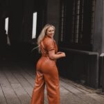 Iskra Lawrence Instagram - feels good to be back NYC🍎 Shooting @hutch_design with @madisonlanephoto Makeup by @veronicagaona Thank you @ebeggins for a wonderful day love working with you🥰 . . . . #midsize #midsizestyle #midsizefashion #fordmodels #nyc #springfashion #springoutfit #springstyle #springdress