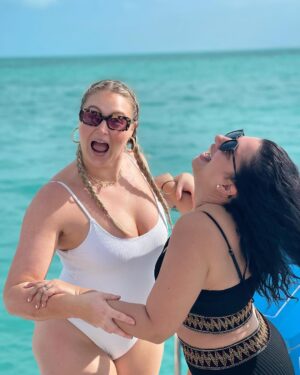 Iskra Lawrence Instagram - It’s ok to not be ok.

What does that mean to you? 

For me it frees me from feeling like perfect exists

Or the expectation that everyday will feel the same, and that unknowing as scary as it that exploration of yourself and the world is what living is all about 

Your feelings are always valid, and if someone tells you otherwise they’ve got their knickers in a twist 🤷‍♀️ 

Is there a reminder you’re telling yourself in 2024 or a phrase that empowers you?