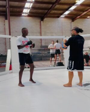 Israel Adesanya Instagram - 📰………….🗞️
“It’s good to see you smiling in the gym again brother.”
Best words I’ve heard come my way all day…it wasn’t said by Eugene lol. He called me a Dickhead and I called him Fat.
Then we hit pads. Great day today!! 😊✨