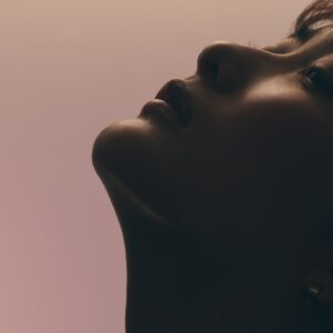 Issei Kobayashi Instagram - .
4th Single 『LITMUS』より
表題曲「LITMUS」先行配信開始です！
ドラマ「緊急取調室」の主題歌です。
.
.
言いたいことは沢山あるんだが
まずはみんなのその心で聴いてくださいな
.
.
.
#緑黄色社会
#緊急取調室
#LITMUS