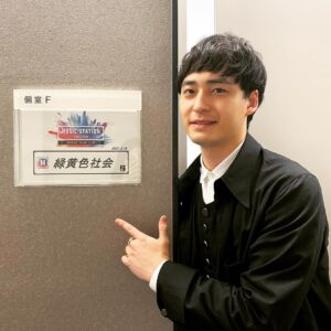 Issei Kobayashi Instagram - Mステ観てくれた人ありがとう！
新曲「たとえたとえ」初披露できました。
配信もスタートしたのでよろぴくな！