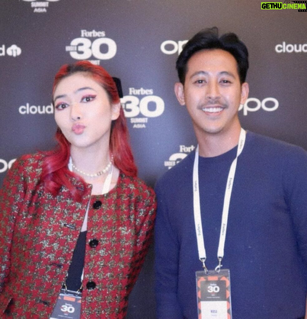 Isyana Sarasvati Instagram - Got the chance to be part of @forbesasia U30 Asia Summit and introduce a few original songs. I also got to meet with many talented @forbesunder30 honourees from all around Asia. Truly an honor!🌹 Singapore