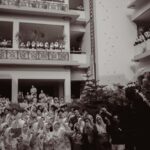 Isyana Sarasvati Instagram - Ada-Ada Ajaaaa keseruan hari ini di Al-Azhar BSD! Energi kalian gokil sih! Makasih yaa uda mau belajar lagu baruku singkat sekali tapi langsung pada nyanyi sekenceng itu! Respect!🫡 jan lupa pada apalin lagi biar next kita bisa teriakkan isi hati kita full satu lagu! Sehat-sehat kalian semua.