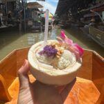 Itô Karin Instagram - . 新しいYouTube撮ってきたので 更新をお楽しみに🇹🇭✈️ . . . #タイ旅行 #バンコク #タイ #🇹🇭 #一人旅 #一人旅女子 #ダムヌンサドゥアック水上マーケット #ตลาดน้ำดำเนินสะดวก #damnoensaduak #damnoensaduakfloatingmarket Damnoen Saduak Floating Market