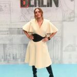 Itziar Ituño Instagram - Atzo "BERLIN" seriearen aurrestreinaldia Madrilen, lan talde zoragarri honegaz. Veni, vidi, vinci! Laster ikusgai izango dozue Netflixen @netflixes @vancouvermediaproducciones -ren serie berri hau. Abenduaren 29an! Ia gustoko dozuen. Ayer en la premier de Berlín con éstxs compañerxs maravillosxs. Veni, vidi, vinci! Larga vida al césar👍 En @netflixes en 29 de diciembre ésta superproducción de @vancouvermediaproducciones Os gustará😉 Eskerrik asko Ivan Gomez @ivangomez eres un genio por ese make up + pelos espectacular. Siempre eres un lujo! Eskerrik asko Maialen Campaña artile suitzarrezko beroki-soineko eder honegaz janzteagatik... @maialencampana Ayuntamiento of Madrid