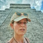Itziar Ituño Instagram - Chichen Itzá , "lumadun sugea", "uraren sorgin- jakintsuen putzu ahoa"...berbek euskeraren soinua dakart batzutan ta nire izenarena. Tz gatik izango ei da. Chichen itzá,... "ch'iich'en - itsam" , "chi che'en its ja" Le t'aano' Yaan k'iine' in taasik reminiscencias le euskera... tu in k'aaba'. Yaan tuméen le TZ Chichen Itza, la serpiente emplumada, boca del pozo de los brujos/ sabios del agua...la palabra a veces me trae reminiscencias del euskera...y de mi nombre. Será por la TZ Chichén Itzá