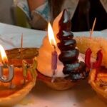 Itziar Ituño Instagram - Gaur urtebetetze ezberdine eukin dot. Euria barra-barra, ospital baten, familian, apaingarri bakoa, bazkari berezi bakoa. Modu lasai batean inportanteena ospatu dogu, bizitza bera. Ez dago hori baino opari hoberik! Alkar maite dogunon artean izatea, hortan datza... gainontzeko guztia ez da horren inportantea, ez da! Zorionekoa naz gaur era oso konsziente baten. Hoy he tenido un cumpleaños diferente. Llueve a mares, en un hospital, en familia, sin adornos, ni comidas especiales. Y de una forma tranquila hemos celebrado lo más importante, la vida misma. No hay regalo más grande que ese! Se resume en estar , en existir entre l@s que queremos y nos quieren...el resto no es tan importante, no es importante! Hoy me siento afortunada de una forma muy consciente💫🥰🌟