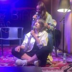 Itziar Ituño Instagram - Itziarrek eta biok autoperformance bat egin genuen pasa den astean @birakultura |n Irati filmean elkarrekin lan egin genuen lehenengo aldia entzuleei azalduz. Gora @pikara_magazine , gure plaza seguruak, @marikazetari , @itziarituno , @aran_calleja eta #urdinelektrikoa @iratifilm