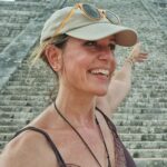 Itziar Ituño Instagram - Chichen Itzá , "lumadun sugea", "uraren sorgin- jakintsuen putzu ahoa"...berbek euskeraren soinua dakart batzutan ta nire izenarena. Tz gatik izango ei da. Chichen itzá,... "ch'iich'en - itsam" , "chi che'en its ja" Le t'aano' Yaan k'iine' in taasik reminiscencias le euskera... tu in k'aaba'. Yaan tuméen le TZ Chichen Itza, la serpiente emplumada, boca del pozo de los brujos/ sabios del agua...la palabra a veces me trae reminiscencias del euskera...y de mi nombre. Será por la TZ Chichén Itzá
