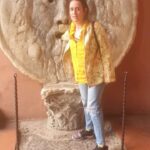 Itziar Ituño Instagram - Attrice davanti alla bocca della verità. Dicono che il diavolo sia dall'altra parte👹 #labocadelaverdad #labocadelaverita