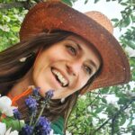 Itziar Ituño Instagram - Irasagarrondo hau fruituz betea ikusi dot maiz. Lehenengo aldia da loretan ikusten dotena eta ikuskizun ederra da. He visto muchas veces éste arbol de membrillo cargado de fruta pero es la primera vez que lo veo en flor. Todo un espectáculo🌸 #selfie #arboldemembrillo #irasagarrondoa