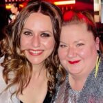 Itziar Ituño Instagram - Avui el món ha perdut color, està més deslavat, més deslluït i una mica més fosc i insípid. La mort se t'ha emportat de sorpresa i sense avisar massa aviat massa jove. Si vas en alguna galàxia més brillant i acolorida et crido des d'aquí: que gràcies, moltes gràcies, eskerrik askoo per tot, per la teva estimació i la teva grandesa, la teva militància, pel teu enorme cor, la teva sensibilitat pel teu humor i bellesa. No podia cabre't més dignitat al cos. Com m'hauria agradat compartir més amb tu, més feina... més vida. Quina ràbia! Avui ens deixes tristos i una mica més orfes, Itziar, tocaia, amiga! T'estimo i et recordaré.💜💫 Gaur munduak kolerea galdu dau, argia, gardentasuna galdu dau. Ilunago dau, sosuago. Herio bila etorri jatzu bapatean, ezustean goizegi, gazteegi. Galaxia koloretxuren baten bazabaiz hona hamen nire ohiua: Eskerrik.asko, moltes grácies danagatik, zure kariñoa, alkartasuna, handitasune, militantzia, sensibilitatea, indarra, umorea, edertasunagatik. Hainbeste dignidadea ez jatzun gorputzean kabitzen. Pena zugaz lan eta bizitza gehiau partekatu ez izana. Gaur triste uzten gaituzu, umezurtzago, Itziar, tokaia, lagun! Maite zaitut ta izango zaitut gogoan❤️💜 Hoy el mundo ha perdido color, está más deslavado, más deslucido y algo más oscuro y soso. La muerte se te ha llevado de sorpresa y sin avisar, demasiado pronto, demasiado joven. Si andas en alguna galaxia más brillante y colorida te grito desde aquí: que gracias, moltes gracies, eskerrik asko por todo, por tu cariño y tu grandeza, tu militancia, tu sensibilidad por tu humor y hermosura. No podía caberte más dignidad en el cuerpo. Como me hubiera gustado compartir más contigo, más trabajo...más vida. Que rabia! Hoy nos dejas tristes y un poco más huerfanas, Itziar, tocaya, amiga! Te quiero y te recordaré. ❤️💜💫