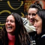 Itziar Ituño Instagram - IRATI filma, Durangoko liburu eta diskan azkokan aurkeztu dogu gaur . Betiko legez pozgarria, hunkigarria, itzela izan da horrenbeste esfortsu eta kemenagaz burututako artelana ikuslegoari eskeini izana eta hainbeste berotasun eta maitasuna jaso izana. Pelikula indartsua ei dekogu, euskal izaitearen erakulea, istorio hau herriaren odol zainetatik urten da, Paulek bideratua @paulurkijoalijo , denbora eta iraupenaren beharraren sakontasunetik datorrena, inoz izan ginana eta akaso oraindiño garenan erakuslea. Bizi bedi betirako euskal zena( neure herria)!! Eta Marik gorde gaitzala! Eskerrik asko istorio hau osatu dozuen emakume eta gizon guztioi! Aupa Edurne , Izaskun eta Amancay..maite zaituztet IRATI, hemos presentado hoy en la feria del libro y disco de Durango. Ha sido ,como siempre, un momento alegre, emocionante y maravilloso ofrecer al público un trabajo artístico como éste hecho con tanto esfuerzo y tesón, recibido con tanta calidez y amor. Parece que tenemos una película poderosa que cuenta la esencia de lo vasco. Esta historia nace del torrente sanguíneo de las venas del pueblo que su creador y director, Paul @paulurkijoalijo ha sabido encauzar, que viene de las profundidades del tiempo y la necesidad de perdurar, demostrando lo que un día fuimos y acaso aún somos. Que viva por siempre la ensencia vasca (mi pueblo) y que Mari nos guarde! Gracias a todas las mujeres y hombres que habeis hecho posible ésta gran película!❤️ Aupa Edurne, Izaskun y Amancay, os quiero @iratifilm @irati_film