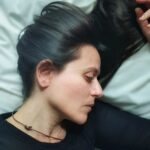 Itziar Ituño Instagram - Ilun. Inoz baino ilunago ( Neure ule kolore barriari egokitzen) Oscuro. La vez que más (Entendiendome con mi nuevo color de pelo) Dark brown. Darker than ever (understanding my new hair color)😅