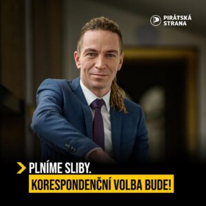 Ivan Bartoš Instagram - Je to tady! Předložili jsme korespondenční volbu. Podepsáno. Tlačíme to roky a dneska se konečně věci pohnuly. Skončí tak dojíždění stovky kilometrů a další zbytečné překážky. Přichází férovější volby pro naše krajany. Teda hned po pár nočních směnách ve sněmovně.

Díky korespondenční volbě si krajané online požádají o sadu s identifikačním lístkem a dvěma obálkami. Svůj hlasovací lístek pak dáte do orazítkované obálky, přidáte identifikační lístek a celé to ve druhé obálce pošlete zpátky na zastupitelský úřad. Již brzy!

Jedná se o návrh na změnu zákona, který poslanecké sněmovně předložili poslanci koaličních stran. Pod návrhem jsou podepsaní předsedové všech koaličních stran, předsedové koaličních poslaneckých klubů a jejich další zástupci.