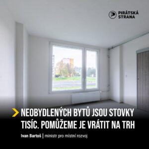 Ivan Bartoš Instagram - Najít dnes slušný nájem je skoro tak náročné jako uspět ve výběrovém řízení na šéfa velké firmy. Udělejte perfektní dojem, jinak nemáte šanci. Hlavně ve větších městech se na každý inzerát hlásí desítky zájemců. Přitom třeba hned byt vedle je dlouhodobě neobývaný – jen v bytových domech je jich takových na 200 tisíc. 

To je číslo, které se vyrovná nové výstavbě v Česku za deset let. Výrazně to zhoršuje krizi bydlení, protože těch 200 tisíc bytů pak na trhu prostě chybí. Pro mě je to další důkaz, že jen výstavba krizi bydlení nevyřeší!

V reformě Bydlení pro život proto podpoříme taky rekonstrukce a pokusíme se snížit riziko spojené s pronajímáním. Pro příští roky jsme z Národního plánu obnovy zajistili přes 8 miliard korun nejen na výstavbu, ale taky na opravy a snížení energetické náročnosti budov. To pomůže vrátit na trh více bytů pro střední třídu. 

Náš návrh zákona o podpoře v bydlení počítá taky s dobrovolným systémem garancí pro pronajímatele. Na Ostravsku, v Plzni nebo Brně se už osvědčil – když ho uplatníme v celé ČR, můžeme takto každý rok dostat na trh až 2 000 soukromých bytů.