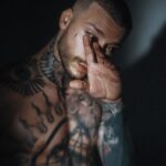 Ivan Krishtoforenko Instagram - Привет жители этого прекрасно-еб…ого мира. Я Иван мне 32 , нет у меня сегодня не день рождения, но каждый раз открываю свою жизнь заново, шлепаю по заднице эту красотку. Сегодня первый день лета и первый глоток южного ветра, как первый поцелуй с той в которую влюбился с первого взгляда. Нет не озадачен, тебе все известно, ты уже не тот, что раньше. Ты гораздо круче, за что спасибо прошлому, но о нем не будем, а то глаз выколю.Нам много о чем предстоит поговорить и многое узнать друг о друге, у нас все время мира. Теперь и навсегда. F. @ah_leto