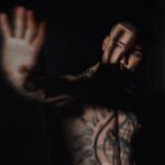 Ivan Krishtoforenko Instagram - Привет жители этого прекрасно-еб…ого мира. Я Иван мне 32 , нет у меня сегодня не день рождения, но каждый раз открываю свою жизнь заново, шлепаю по заднице эту красотку. Сегодня первый день лета и первый глоток южного ветра, как первый поцелуй с той в которую влюбился с первого взгляда. Нет не озадачен, тебе все известно, ты уже не тот, что раньше. Ты гораздо круче, за что спасибо прошлому, но о нем не будем, а то глаз выколю.Нам много о чем предстоит поговорить и многое узнать друг о друге, у нас все время мира. Теперь и навсегда. F. @ah_leto
