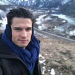 Ivan Zhvakin Instagram - 🏞Алтай! Ну вот! И я с тобой познакомился🙌)) Здесь места, наполненные силой, которые так и манят толпы туристов! Если бы не моя профессия, то не представляю, когда бы еще состоялась эта важная для меня встреча! Я ОБОЖАЮ экспедиции за бурю эмоций и чистый воздух! Про съёмки просили ничего пока не рассказывать, как бы сильно мне не хотелось поделиться! Поэтому делюсь своим впечатлением от местного колорита, пейзажей и чистого горного воздуха🏔! Спасибо тебе Алтай. В гостях у тебя хорошо! Ну, а про съемки расскажу, когда придет время! Вам понравится то, что было реализовано! Кто был на Алтае? Какие впечатления были у вас? P.S. В куртке @diegom_milano #DIEGOM #modaitaliana #FW2223 очень комфортно в путешествиях! Grazie @manuelabortolameolli_official Горно-Алтайск