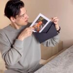 Ivan Zhvakin Instagram - Конверты с подписанными фотографиями скоро отправятся к своим обладателям! Первый автограф подписал Валерии Парфентьевой. Очень подробная инструкция, что я делаю с вашими конвертами в видео 😎 #иванжвакин