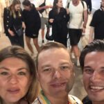 Ivan Zhvakin Instagram - Оглянуться не успел, а завтра уже осень! Это лето выдалось очень трансформационным. Работа работой, съемки съемками, но я бы отметил несколько других моментов. Уже, наверное, каждый смирился с мыслью, что уже никогда не будет, как раньше. Каждый хоть раз задумался, «а как теперь по-новому»? Все мои друзья подмечают это! Кстати о друзьях. В очередной раз понял насколько важно знакомиться с новыми людьми! 🎉 За это лето произошло множество встреч, о которых я даже не мечтал)! Уникальные люди с новыми для меня мыслями и мировоззрением. Общаюсь с ними и каждый раз ощущение, будто на другой планете побывал. ✅ Съездил в Крым. Эта поездка подарила мне настоящую бурю эмоций. ➡️ Влюбился! ❤️ Познакомились на пляжной вечеринке, на которую, как оказалось, мы идти не планировали, но так получилось. Посмотрим, что из этого выйдет.) ➡️ Лагерь Артек тоже навсегда останется в моем сердце. ❤️ А так же это чудное море и солнце, которые исцеляют и придают сил. ➡️ Там я Первый раз побывал на Нудистском пляже. 😂 Благо людей было не много, но сам ритуал выполнен. Решил, что нужно иногда делать то, что вне шаблонов мышления! ☝️Понял, что это движение больше не про демострацию себя, а про принятие себя среди людей. 💪 Тоже своего рода трансформация. ➡️ Ещё я стал чаще ходить на мероприятия и вечерние прогулки. Но не скажу, что прям заряжаюсь от этого. Знаю тех, кто без этого прям жить не может, но каждому своё и если всё в меру, то почему бы и нет🙃)) 😌 Жалею только, что за это лето не успел повидаться с многими своими давними друзьями! Обязательно нужно преодолевать любые расстояния и преграды и видеться с друзьями как можно чаще, создавать для этих встреч поводы. 😉 Ну а с кем успел увидеться, хочется ещё!! Теперь уже в пальто и шарфиках глинтвейн в парках попивать будем от холода🍁). Ну а если честно, хочу чтоб всех нас встретила не менее прекрасная Осень, как в песне у Ляписа: Любовь всегда приходит летом в платьице зеленом, А осенью любовь приходит в золотом. А как прошло ваше лето?? Что запомнилось больше всего?👇 Moscow