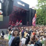 Ivan Zhvakin Instagram - Как же давно я не был на музыкальном концерте! А я ведь очень люблю музыку! В субботу она настигла меня в неожиданном месте и в не самом обычном формате. В саду «Эрмитаж» в эти выходные проходил фестиваль @chessandjazz, где выступали: Pompeya, Антоха MC, Feduk, Агутин. Безумное ощущение, когда зрители и гости сливаются в едином танце под общий бит знакомых треков! А те, кто не так кайфует от музыки и любит спокойный отдых, могли с легкостью насладиться партеечкой в шахматы на железных бочках. Я же люблю, когда качает зал от музыки и пространство заполняется энергией жизни и счастья. А что вам нравится больше на фестивалях? На каких были этим летом?