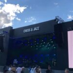Ivan Zhvakin Instagram - Как же давно я не был на музыкальном концерте! А я ведь очень люблю музыку! В субботу она настигла меня в неожиданном месте и в не самом обычном формате. В саду «Эрмитаж» в эти выходные проходил фестиваль @chessandjazz, где выступали: Pompeya, Антоха MC, Feduk, Агутин. Безумное ощущение, когда зрители и гости сливаются в едином танце под общий бит знакомых треков! А те, кто не так кайфует от музыки и любит спокойный отдых, могли с легкостью насладиться партеечкой в шахматы на железных бочках. Я же люблю, когда качает зал от музыки и пространство заполняется энергией жизни и счастья. А что вам нравится больше на фестивалях? На каких были этим летом?