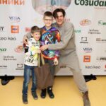 Ivan Zhvakin Instagram - Мой любимый фонд «Созидание» @bf_sozidanie . Это уже практически для меня вторая Семья!😌 Совсем недавно прошла еще одна благотворительная ярмарка, в которой я принял участие. Пряники, печеньки и детские улыбки!! А что еще нужно для счастья?!))) Плюс чистка кармы от благого дела, потому что благотворительность всегда несет добро и свет! Солнца в каждый дом!) #иванжвакин Moscow, Russia