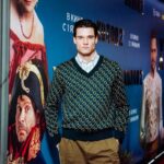Ivan Zhvakin Instagram - 🎰Выпала возможность побывать на премьере "Холоп 2"! Набрался полный зал! Давно не видел такого ажиотажа) Поздравляю коллег и всю творческую группу с премьерой и желаю классных кассовых!))🍀 Приходите на новую часть фильма "Холоп 2" всей семьёй!!🎉 #холоп2 #октябрь #кино Октябрь Кинотеатр