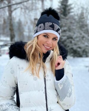 Iveta Lutovská Instagram - Dnes si hrajem na modelky🫢. V oblečení z @davidsportcz to jde samo...🤩
#spindl #nahorach #mydve