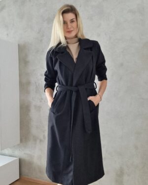 Iveta Lutovská Instagram - Moje módní okénko z @bezvasport 😉 Na tyto šaty, kabát, tričko, svetr,... a všechno ostatní (včetně zlevněného zboží) platí sleva 25 % 👀 (do neděle)

Kód: iveta25

👋 hezký den!

#obleceni #moda #inspirace #spoluprace