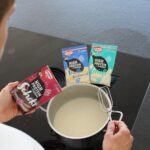 Jörn Schlönvoigt Instagram – Anzeige: Meine Belohnung nach dem Sport, die High Protein Puddings von Dr. Oetker. Jetzt auch als Pulver erhältlich, in den Geschmacksrichtungen Vanille, Schoko und Grieß. Sehr lecker und kinderleicht in der Zubereitung! Ohne Zucker, fettarm und 20 g Protein pro Packung. Der perfekte Snack nach dem Sport oder für zwischendurch. Probiert es aus! #OetkerHighProtein #ProteinPudding #PositiveEating #HighProtein #HighProteinPudding @dr.oetker_deutschland