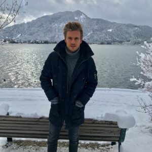 Jörn Schlönvoigt Instagram - Verschneite Grüße vom Tegernsee ❄️ @hannaweig