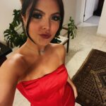 Júlia Gomes Instagram - Nesse Natal eu escolhi comemorar com esse vestido LINDO demais da @littbrasil ❤️ Feliz Natal para todos! 🎄🎁🥰 Rio de Janeiro, Rio de Janeiro