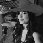 Júlia Gomes Instagram - seguuuuuuuuwwwwra ❤️‍🔥 Ontem encerramos as gravações desse ano do melhor jeito! Que madrugada mais que especial! Obrigada a todos os envolvidos pela energia, paciência e dedicação! RENSGA! 🤠🤠🤠🤠 Rio de Janeiro, Rio de Janeiro