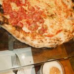 Júlia Gomes Instagram - Pizza night w/ Mamma (Jamma) 🩵 Rio de Janeiro, Rio de Janeiro