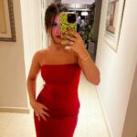 Júlia Gomes Instagram - Nesse Natal eu escolhi comemorar com esse vestido LINDO demais da @littbrasil ❤️ Feliz Natal para todos! 🎄🎁🥰 Rio de Janeiro, Rio de Janeiro