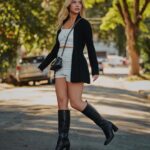 Júlia Gomes Instagram - Winter collection by @littbrasil 🖤 De volta pra SP (por um curto período 😜) Hoje apostei em um dos meus conjuntos favoritos dessa coleção junto com a minha bota alta FAvorita de @santa_lolla ! 🌟 São Paulo, Brazil