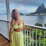 Júlia Gomes Instagram - Um look lindo para uma vista linda! Estou completamente apaixonada pela nova coleção da @littbrasil 💚 Um conjunto mais lindo que o outro! 🌟 Rio de Janeiro, Rio de Janeiro