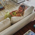 Júlia Gomes Instagram - Um look lindo para uma vista linda! Estou completamente apaixonada pela nova coleção da @littbrasil 💚 Um conjunto mais lindo que o outro! 🌟 Rio de Janeiro, Rio de Janeiro