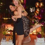 Júlia Gomes Instagram - O aniversário é seu, mas o presente é meu! Te amo tanto @mileidemihaile ❤️ Que a gente continue sempre assim, amigas, parceiras, inimigas do fim e irmãs! Você é demais garota! Pra sempre com você! 🌟 São Paulo, Brazil