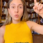Júlia Mendes Instagram - E aí gente? Como lidar com esse algoritmo que só reconhece glúteos ?! Kkkkring